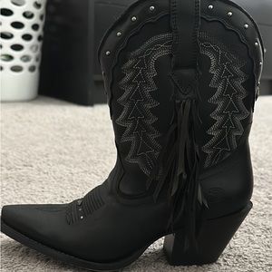 Lightly worn Durango Boots, basically new!